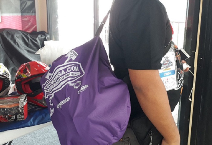 helm, motor bekas, cara mencegah kehilangan helm, cara mencegah kehilangan helm di parkiran, cara mencegah helm hilang, Cara Mudah Mencegah Kehilangan Helm di Parkiran, Pemilik Motor Bekas Harus Tahu