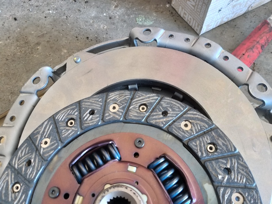 mobil, kopling, kopling mobil manual, kopling mobil, kopling selip, Apa Dampak Menyepelekan Kopling Selip? Ternyata Bisa Bikin Bahaya