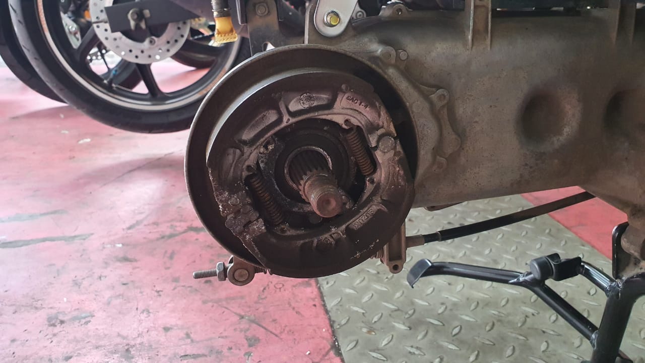 motor matic, rem tromol, rem tromol motor, cara merawat rem tromol, rem tromol motor matic, Ini Sebabnya Rem Teromol Motor Matic Harus Dibersihkan Secara Rutin