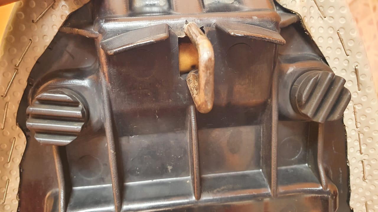 jok motor, penyebab jok motor berisik, penyebab jok motor bergetar, kenapa jok motor bergetar, Ternyata Ini Penyebab Sepele Jok Motor Bekas Berisik dan Bergetar