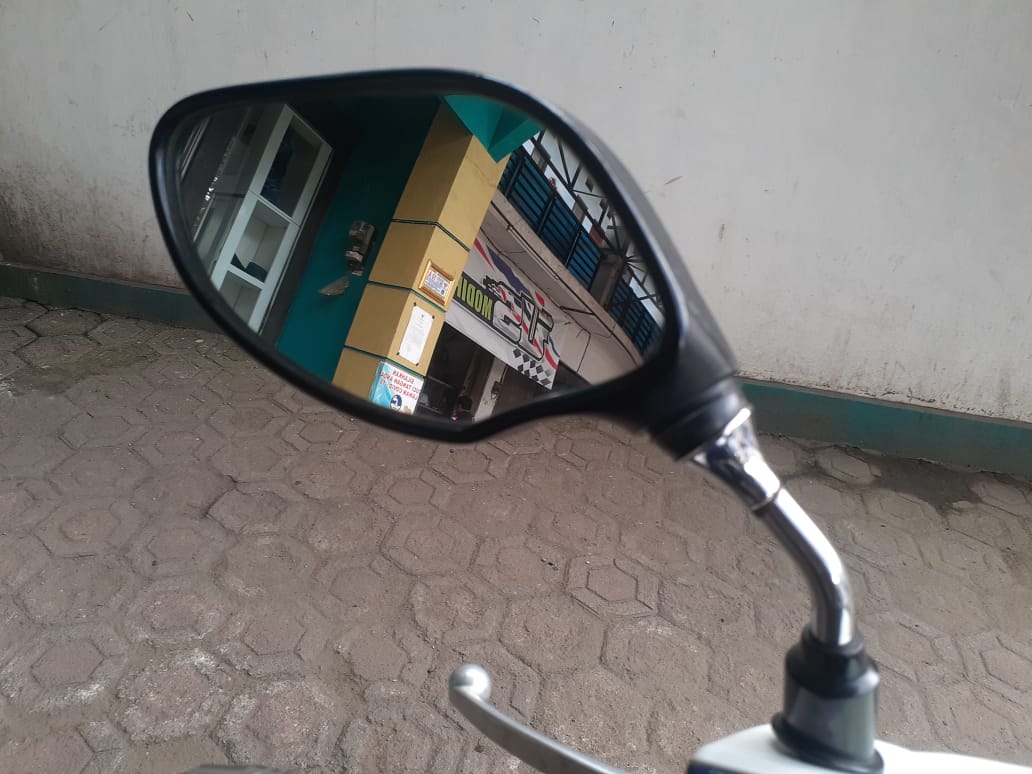 kaca spion, spion motor, motor bekas, kaca spion motor, kenapa spion pakai cermin cembung, kenapa spion motor pakai cermin cembung, Alasan Kenapa Kaca Spion Di Motor Bekas Pakai Cermin Cembung