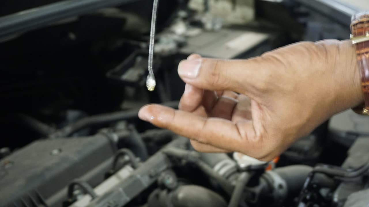 Ini Ciri Mesin Mobil Bekas Yang Pakai Oli Palsu, Jangan Sampah Gak Tahu