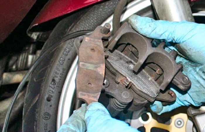 motor bekas, ganti kampas rem motor, cara ganti kampas rem motor, ganti kampas rem, cara ganti kampas rem, Jangan Salah, Begini Cara Yang Benar Ganti Kampas Rem Motor Bekas Sendiri