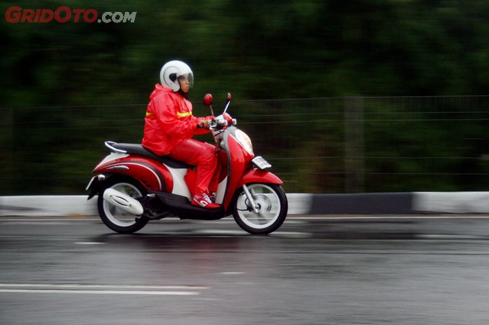 musim hujan, astra motor jateng, tips merawat motor, tips motoran, tips merawat motor di musim hujan, Masuk Musim Hujan, Ahli Safety Riding Ingatkan 4 Bagian Motor yang Wajib Diperhatikan