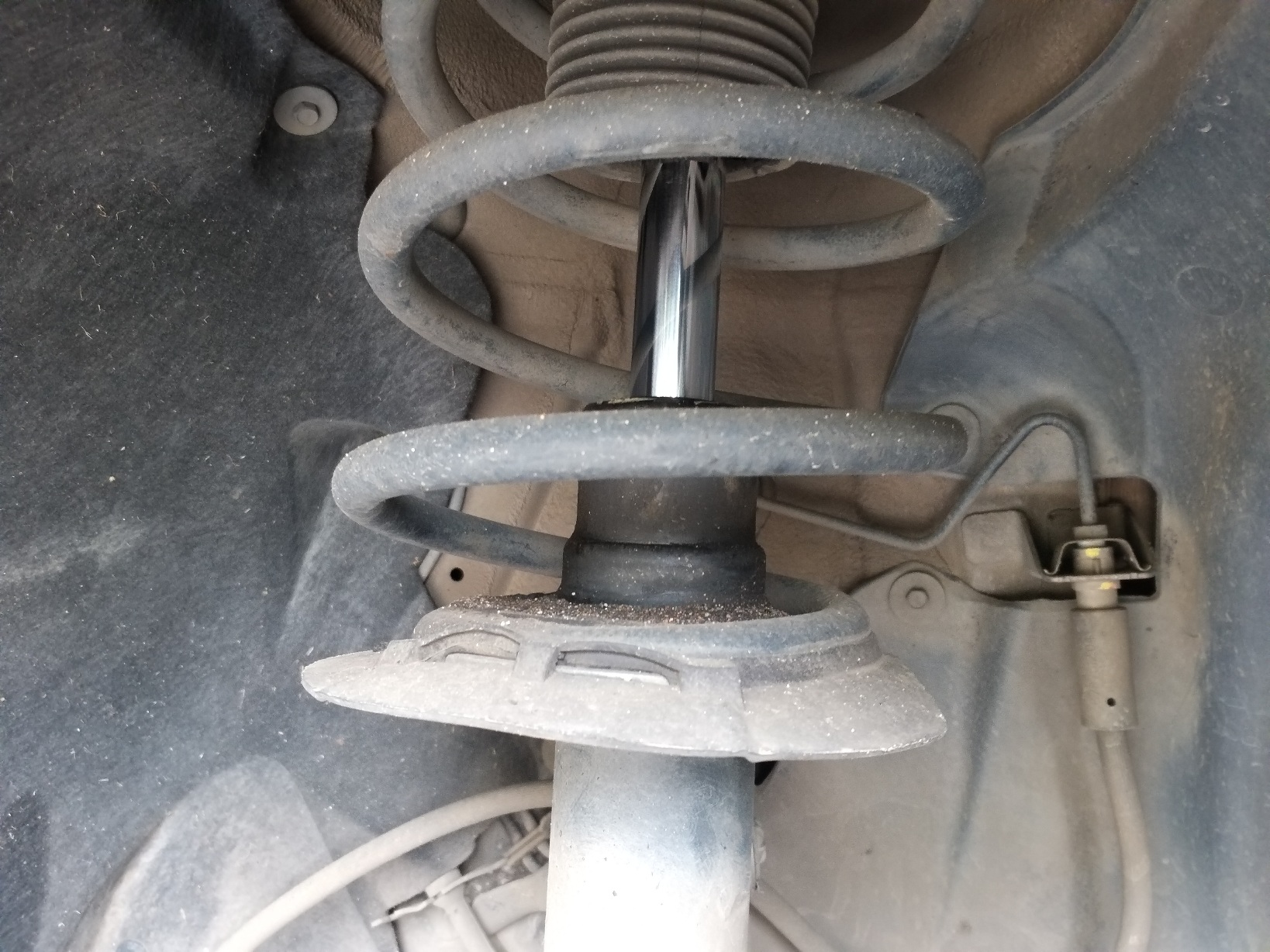 ciri-ciri, Kaki-kaki, sokbreker, sokbreker mati, mengayun, Ciri-ciri Sokbreker Mobil Sudah Mati yang Perlu Diketahui Pemilik