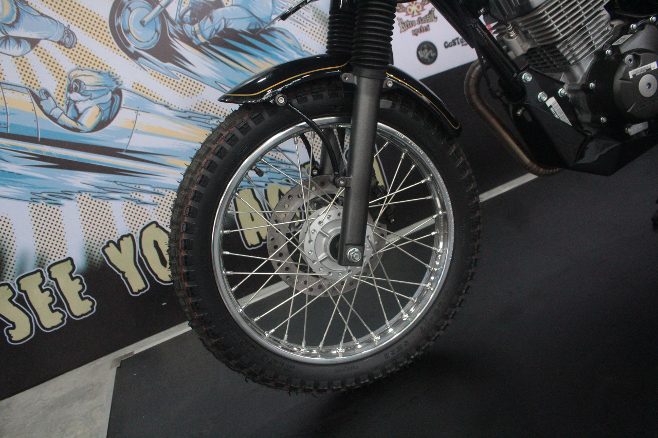 Cuma Pakai Bedak Bayi Pelek Jari-jari Motor Bekas Bisa Kinclong Lagi, Simak Caranya