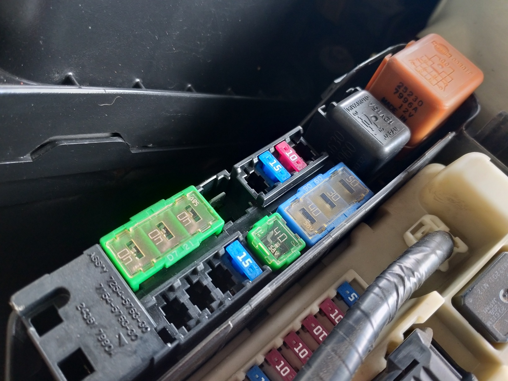 Sekring Mobil Sering Putus, Ganti Ampere Lebih Besar Bukan Solusi Lho