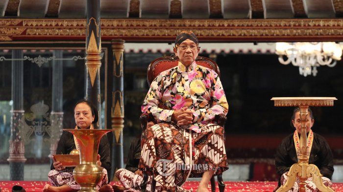 raja yogyakarta, sri sultan hamengkubuwono x, Sri Sultan HB X, strobo dan sirene, Raja Tanpa Pengawalan, Sosok Panutan, Begini Jawaban Sri Sultan HB X Ditanya Alasan Tak Pernah Minta Pengawalan di Jalan