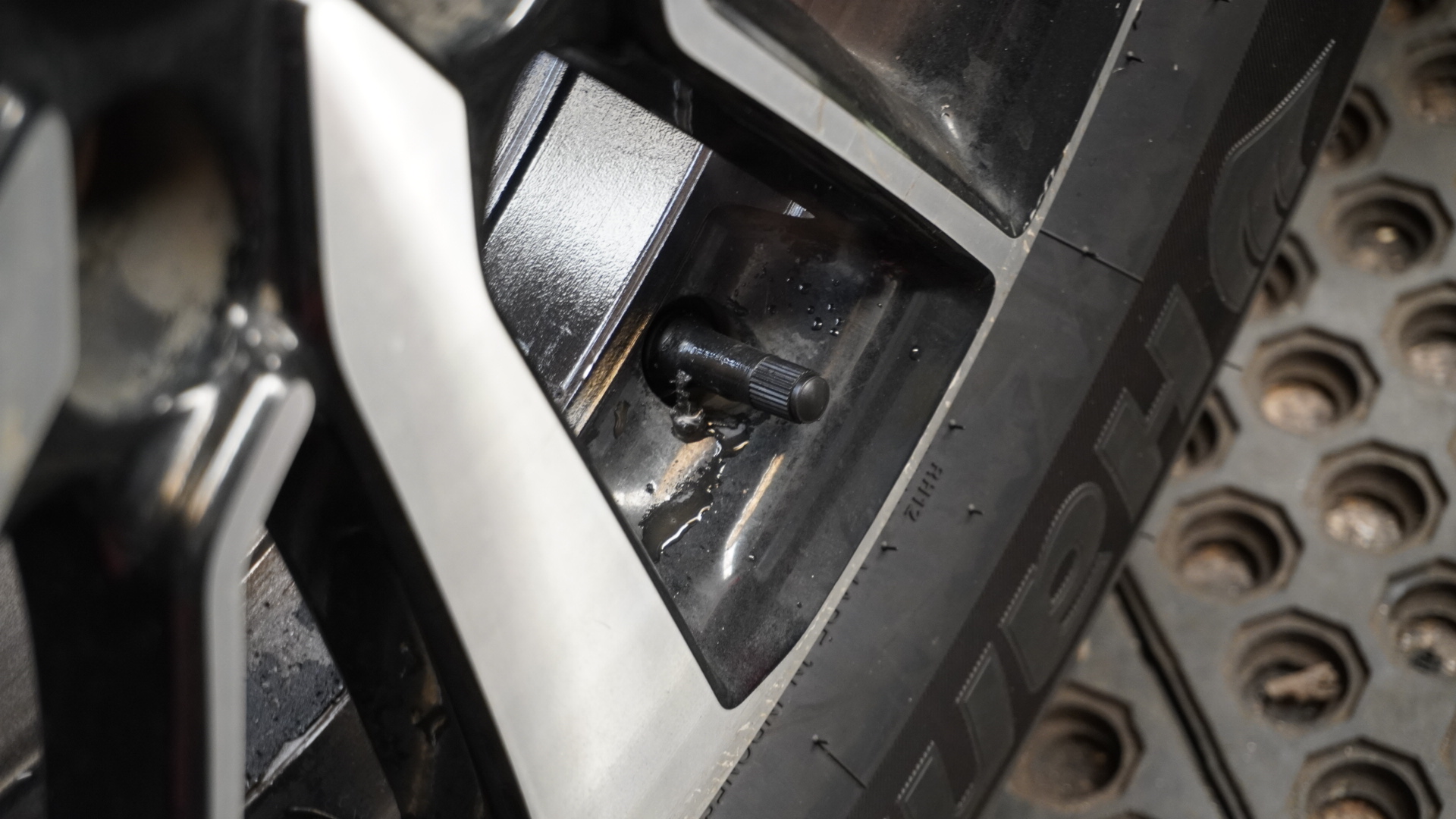 kebersihan, tekanan angin, ban serep, cover, space saver, Sangat Sederhana, 3 Tips Agar Ban Serep Mobil Bisa Lebih Awet