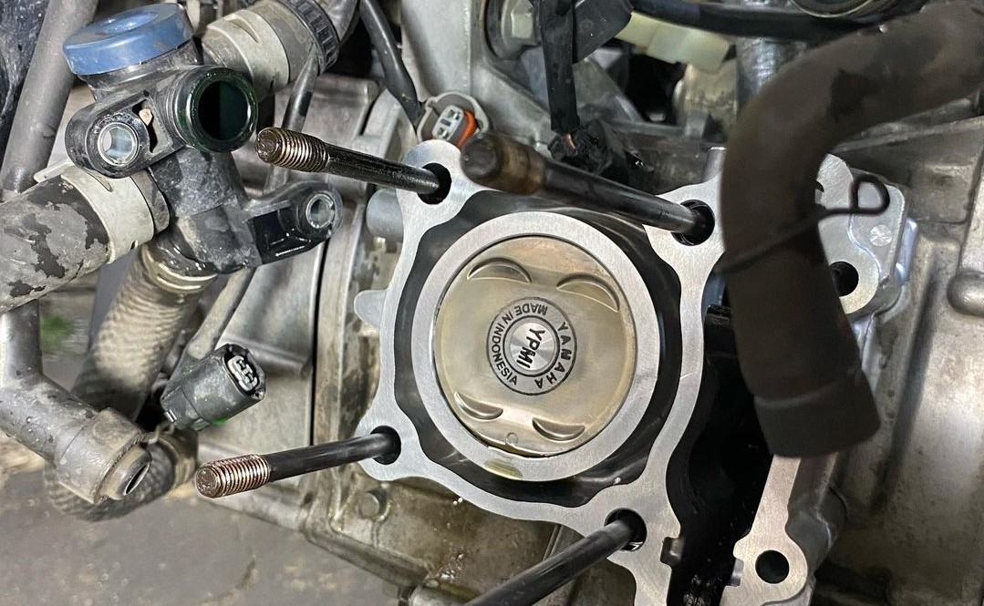 yamaha nmax, motor matic, piston, piston motor, piston yamaha r15 v3, piston motor matic, Penyebab Piston Motor Sport Ini Diincar Pemilik Motor Matic NMAX