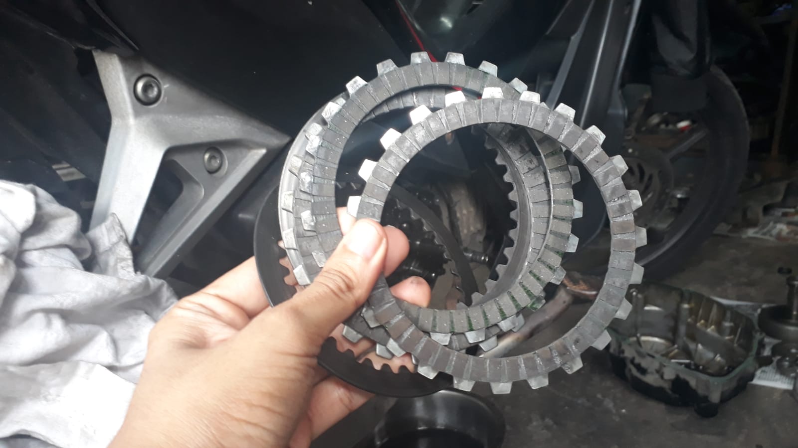 motor bekas, kampas kopling, penyebab kampas kopling cepat habis, kampas kopling motor habis, Penyebab Kampas Kopling Motor Cepat Aus, Dua Hal Sepele Penyebab Kampas Kopling Motor Bekas Cepat Habis
