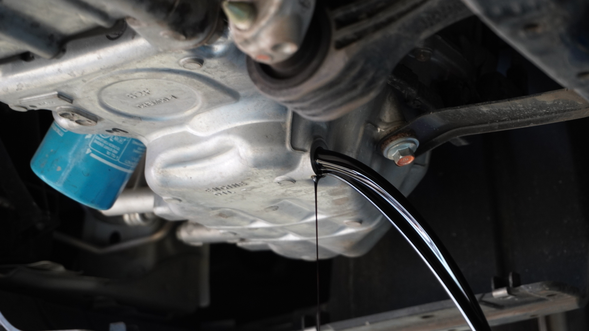 mobil, mesin, asap, oli mobil, asap knalpot, Asap Knalpot Putih, Waspadai Oli Mesin Mobil Masuk ke Ruang Bakar