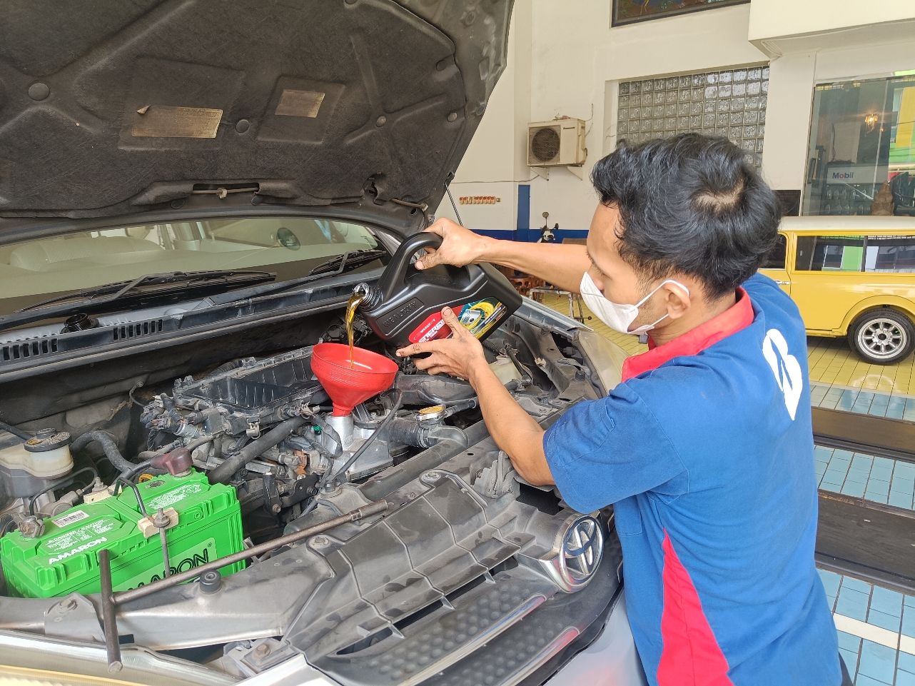 mobil, mesin, asap, oli mobil, asap knalpot, Asap Knalpot Putih, Waspadai Oli Mesin Mobil Masuk ke Ruang Bakar