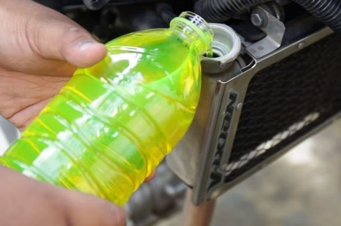 Ini Penyebab Air Radiator Motor Keluar Sendiri Dari Slang Tabung Reservoir