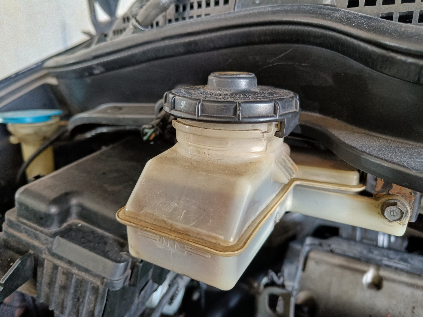 kampas rem, rem mobil, rem cakram, cakram, minyak rem mobil, Kampas Selalu Tertuduh, Padahal Cairan Ini Bisa Bikin Rem Mobil Jadi Nggak Pakem Lagi