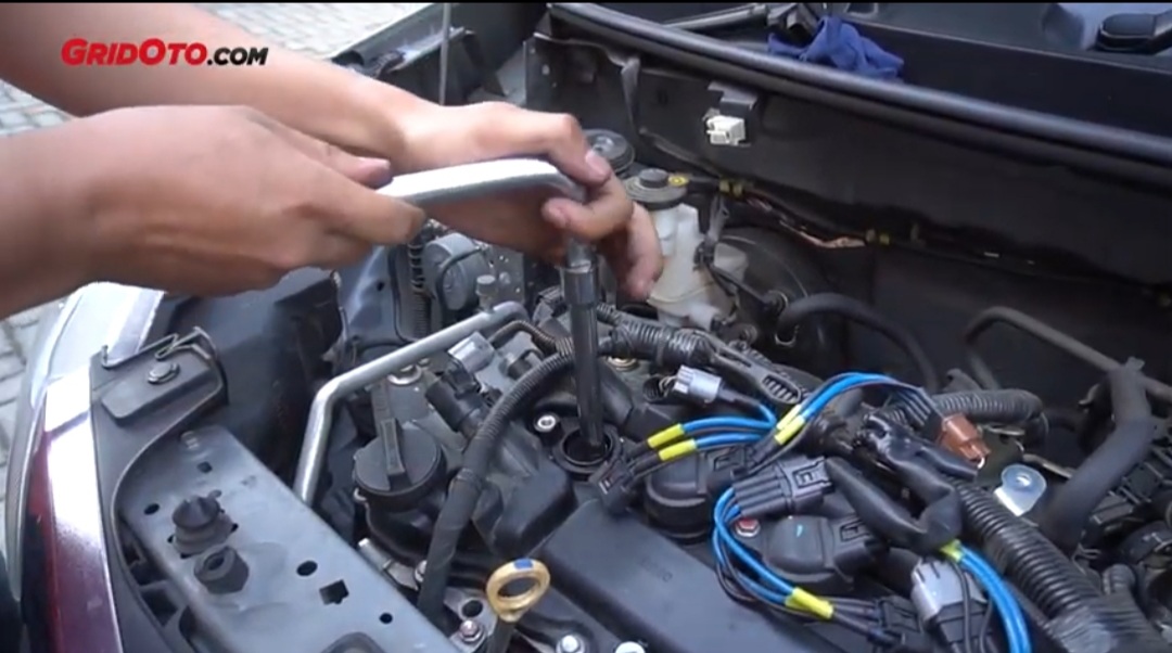 mobil bekas, busi mobil, ganti busi, tips ganti busi, tips ganti busi mobil, cara ganti busi, Tiga Hal Penting Yang Wajib Diketahui Saat Ganti Busi Mobil Bekas Sendiri