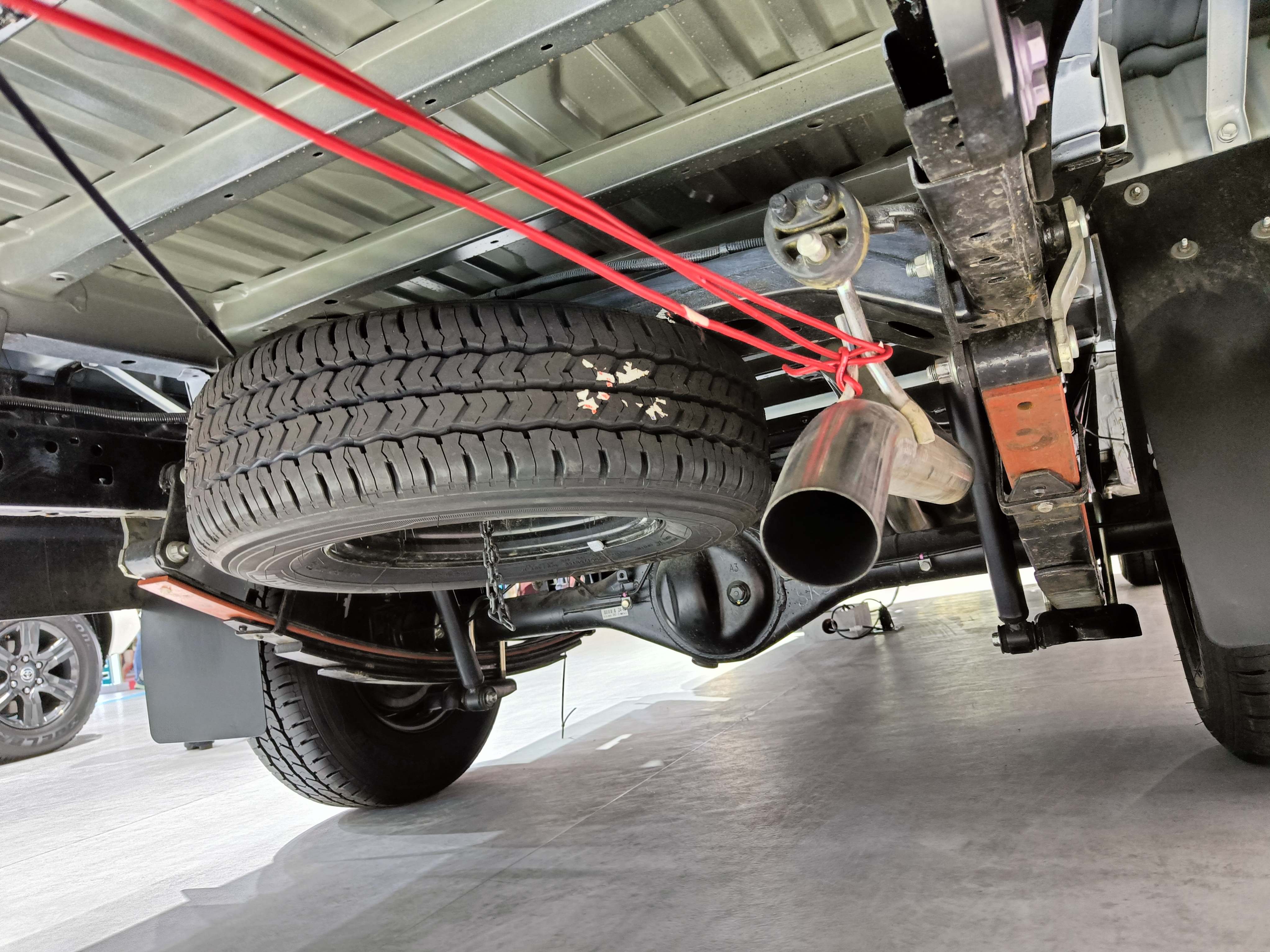 rawat, kotor, tekanan angin, ban serep, dibersihkan, Enggak Susah Cing, Begini Cara Merawat Ban Serep Mobil Biar Awet