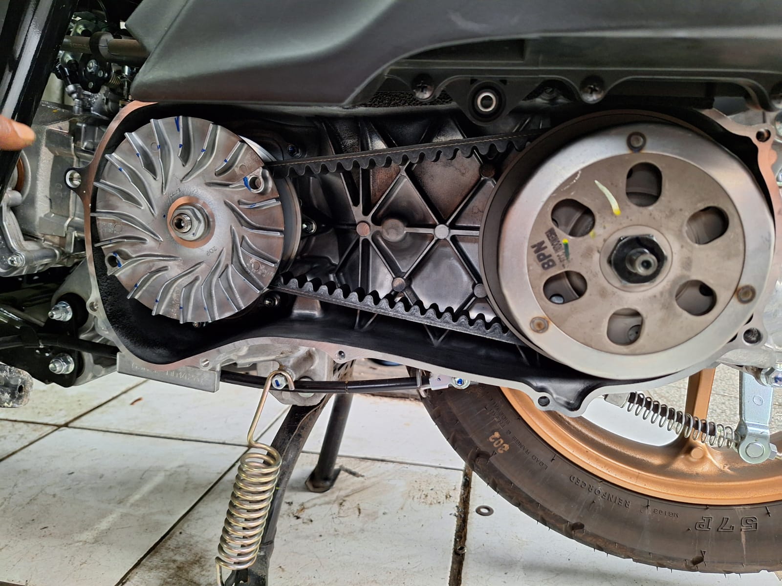 Dua Penyebab CVT Motor Matic Bunyi Berdecit Pada Saat di Gas