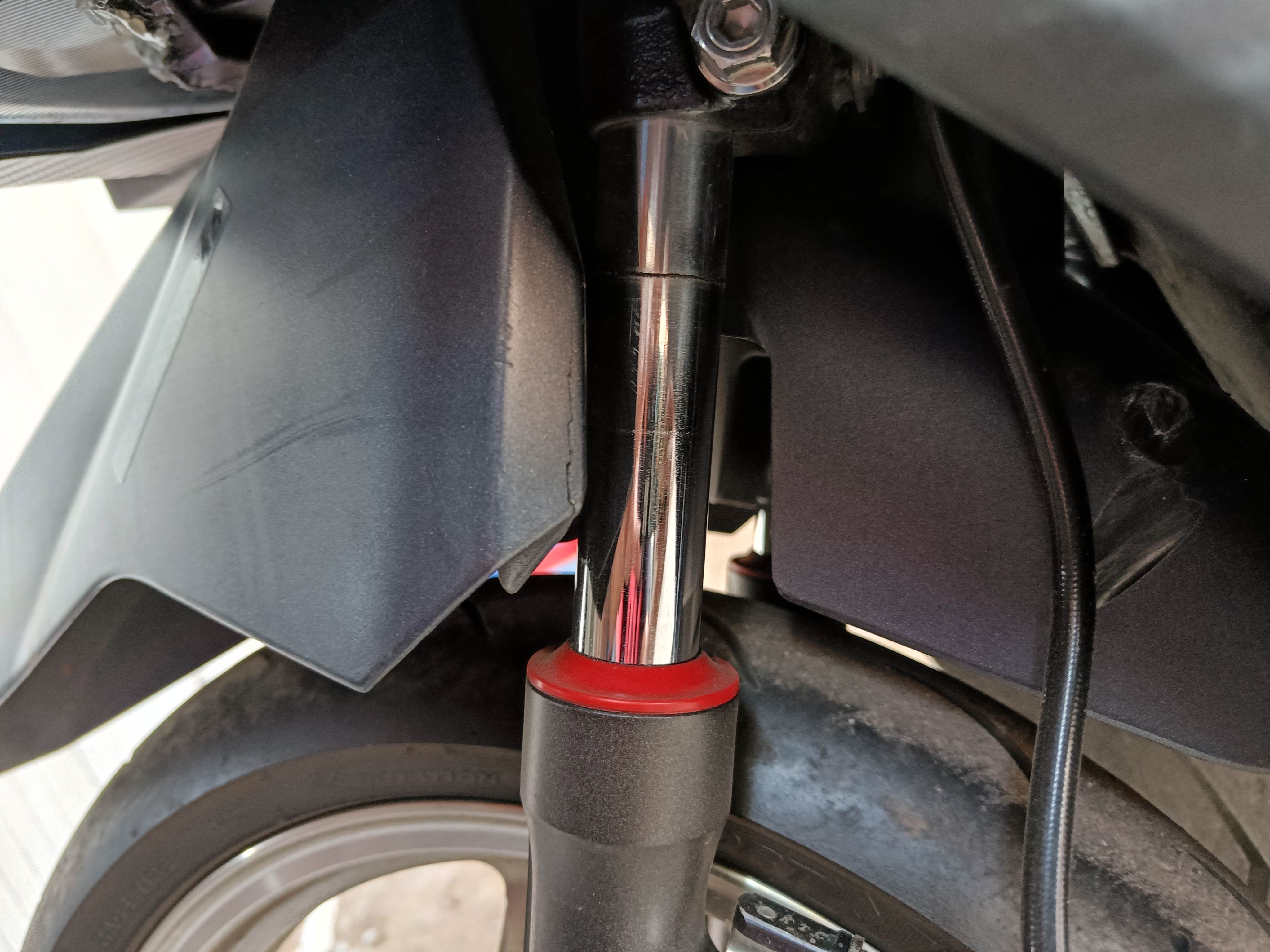 Tiga Gejala Oli Sokbreker Depan Motor Bekas Sudah Waktunya Diganti