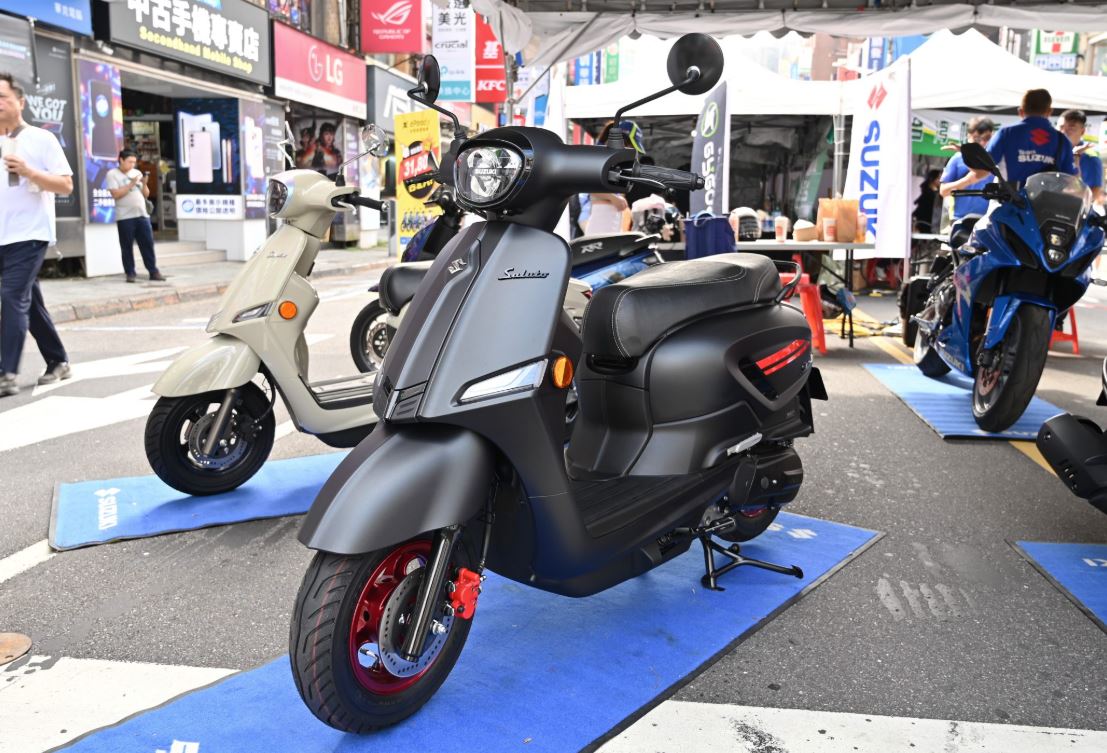 suzuki, skutik retro, Suzuki saluto, Suzuki Access, Skutik Retro Saudara Suzuki Access Ini Desainnya Khas Italia, Berfitur Canggih dan Irit BBM