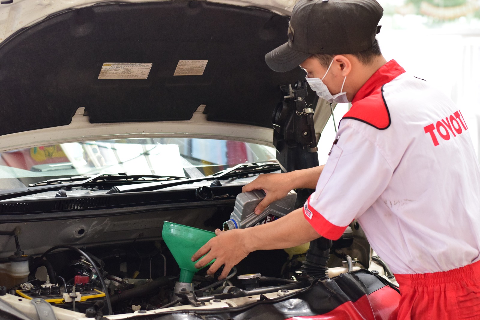 mobil, mineral, mesin, oli mobil, sintetis, Pilih Oli Mesin Mobil Sintetis atau Mineral? Ini Plus Minus Keduanya