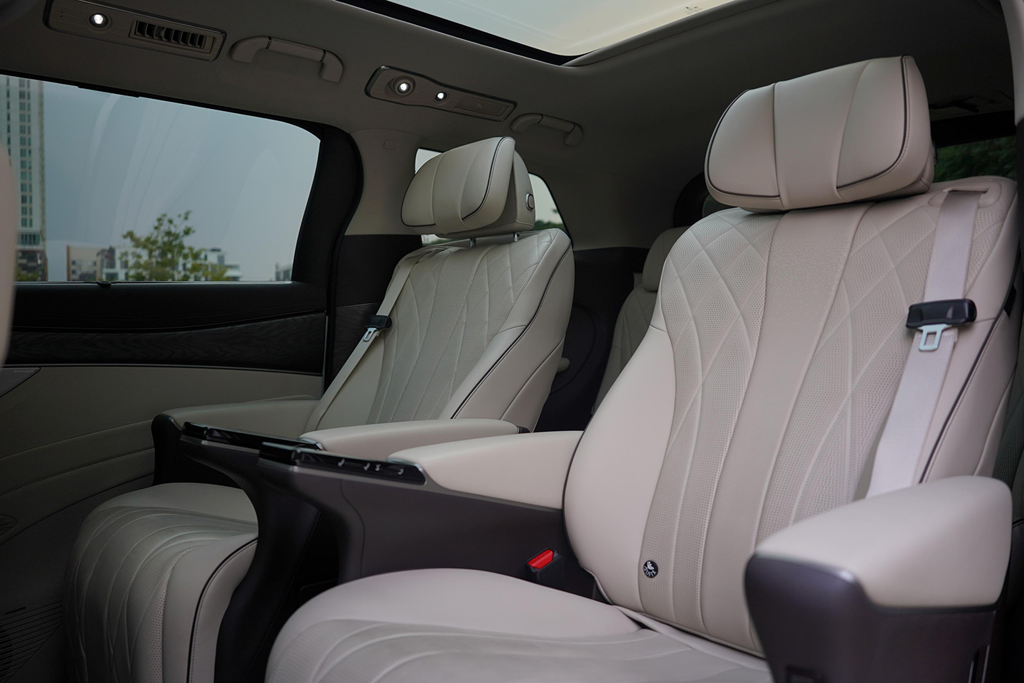 kabin, kenyamanan, Denza D9, Xpeng X9, Dibuat Untuk Kenyamanan, Lebih Kedap Kabin Denza D9 Atau XPENG X9?