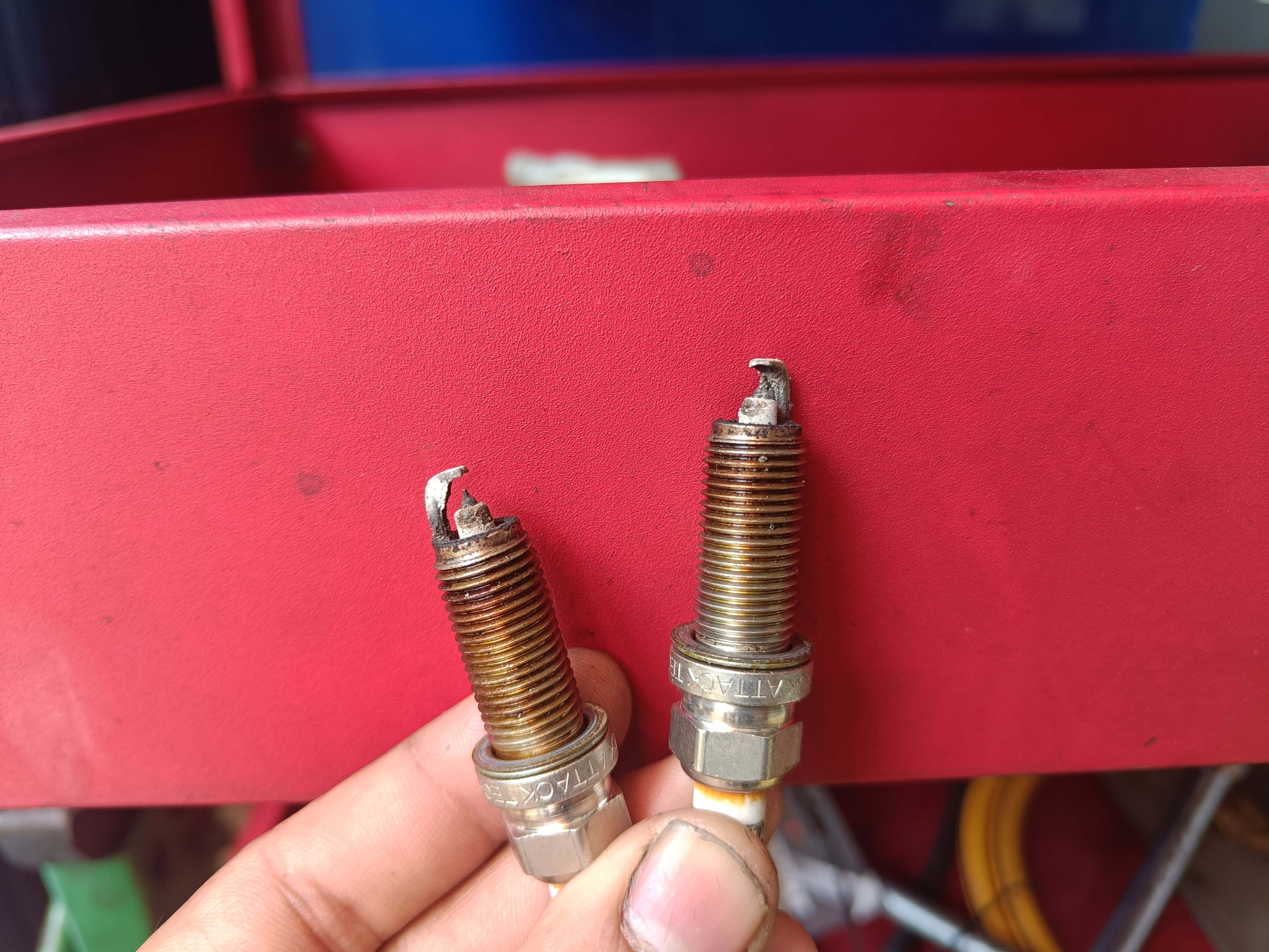 mobil, bensin, busi, busi mobil, busi platinum, busi iridium, busi asli, Konsumsi BBM Mobil Jadi Boros? Waspadai Kondisi Busi Mulai Melemah