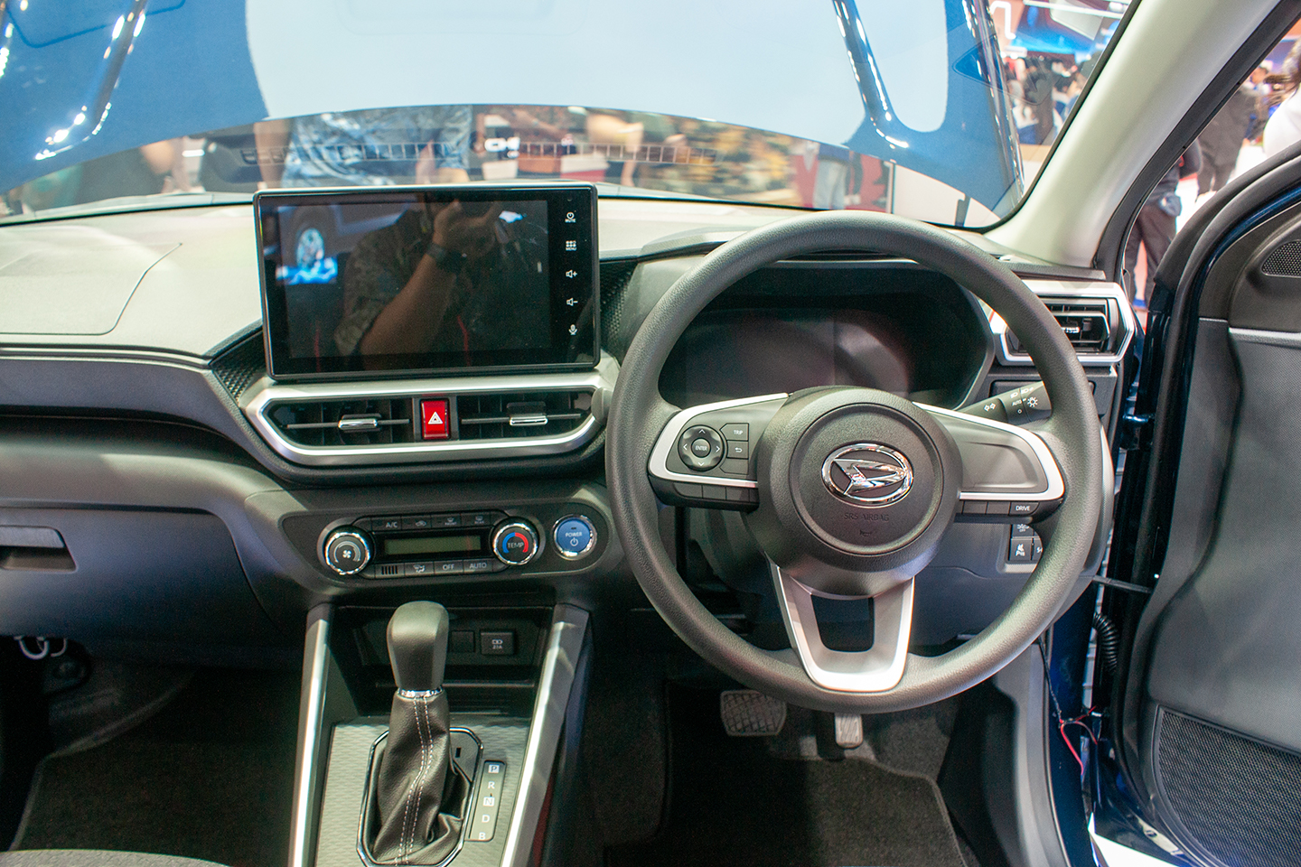 mobil baru, fitur, daihatsu, Daihatsu Rocky e-Smart Hybrid, Rocky Hybrid, Tiga Fitur Ini Bisa Bikin Kamu Kesengsem Dengan Daihatsu Rocky Hybrid