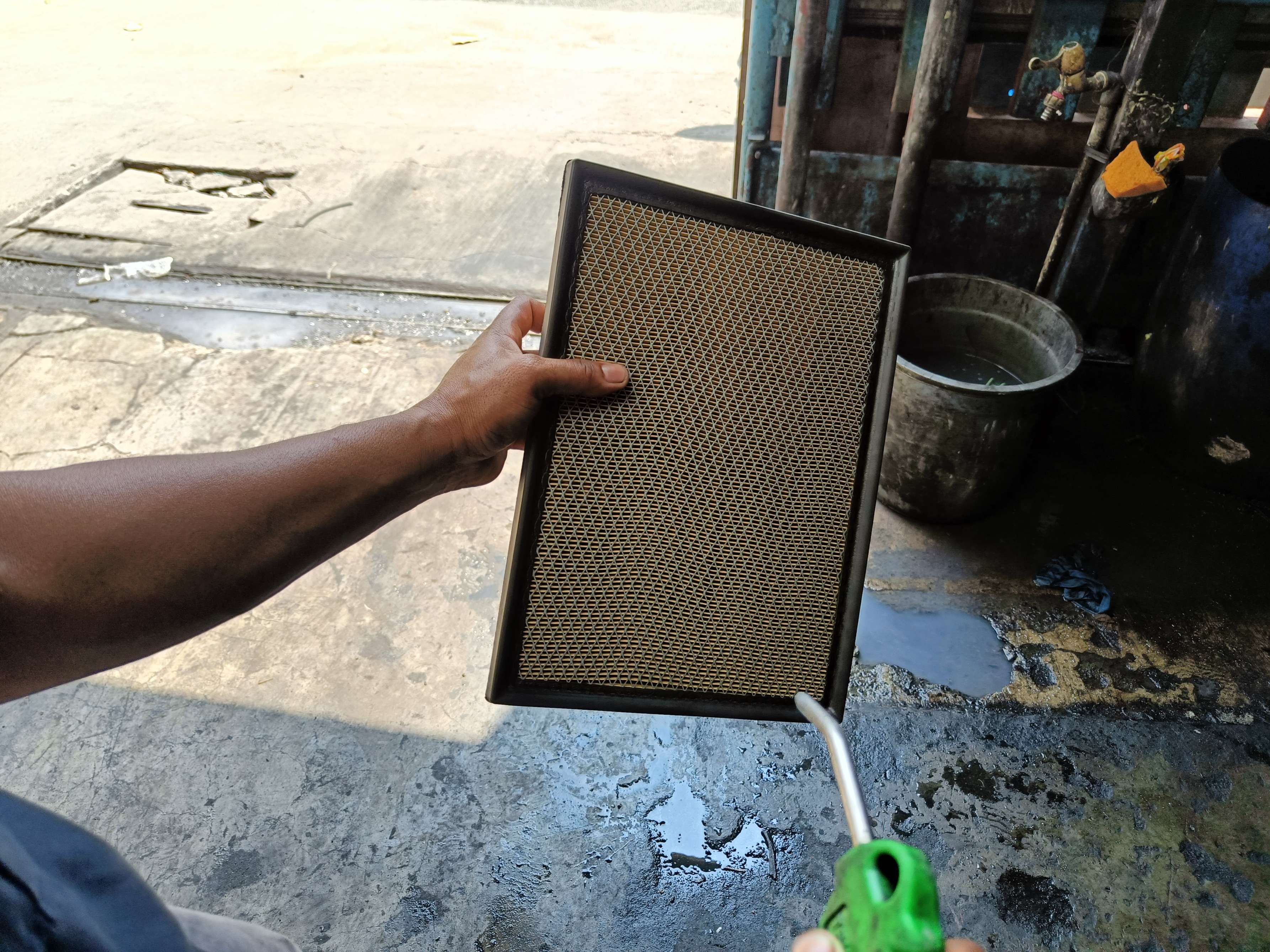 Tips Membersihkan Filter Udara Mobil Bekas Kotor Biar Nggak Rusak