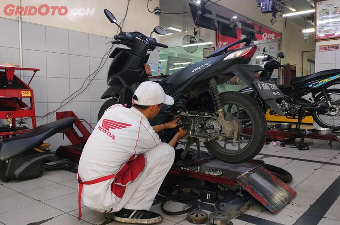 Dua Efek Negatif Membiarkan Bearing Roda Belakang Motor Matic Oblak