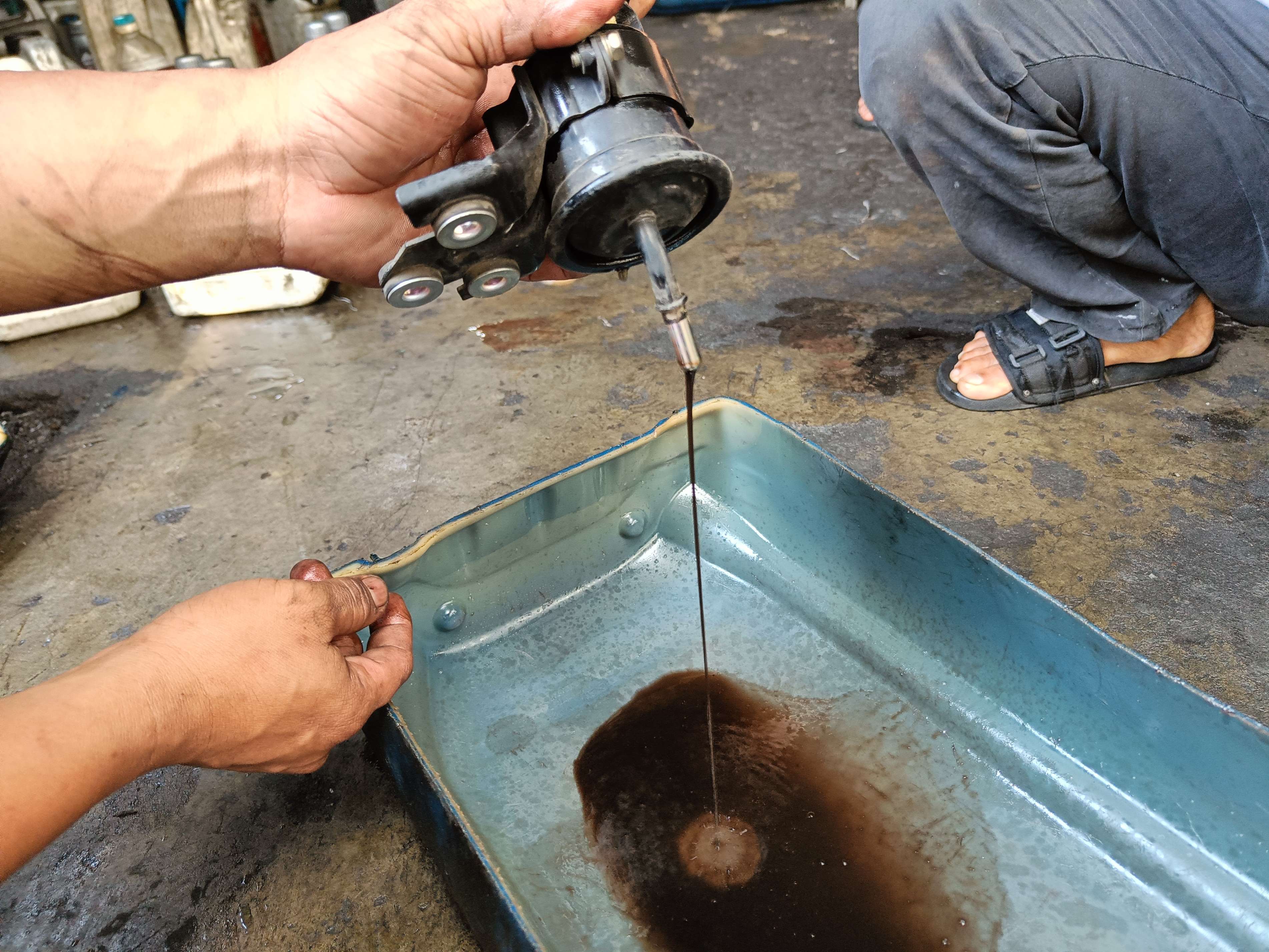 kotor, filter bensin, tenaga mesin, angin bertekanan, endapan, Belum Bisa Ganti Baru, Ini Cara Bersihkan Filter Bensin yang Benar