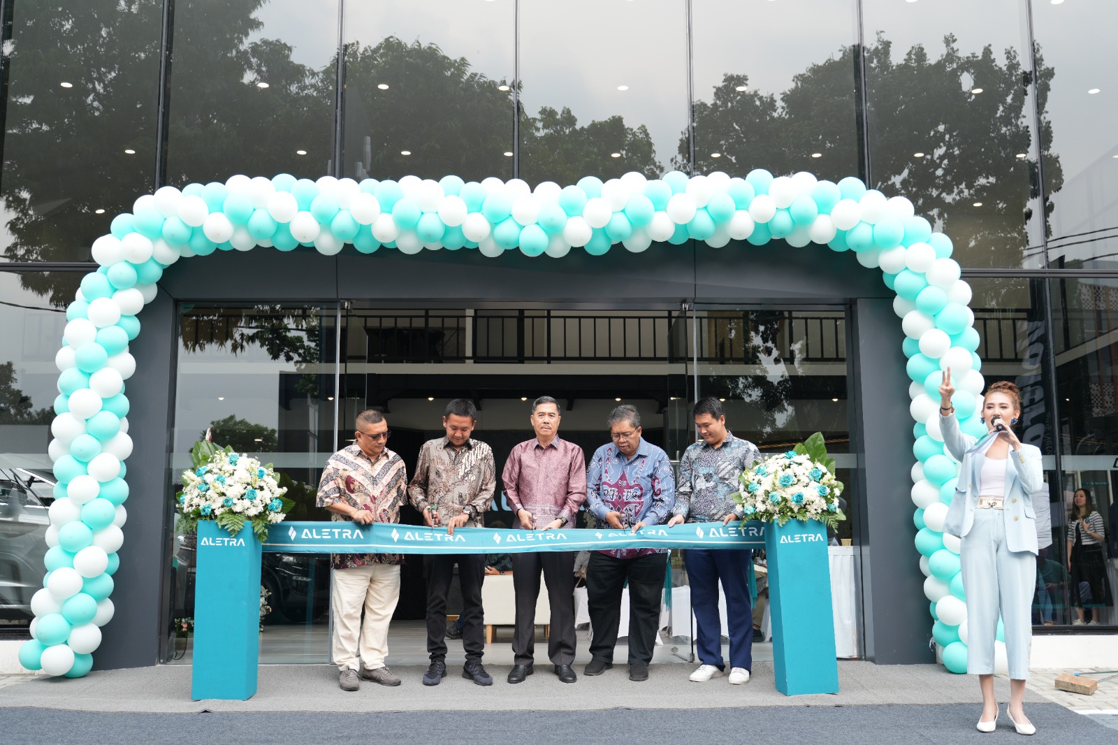 Aletra L8, Aletra, Aletra Mobil Nusantara, Dealer Aletra, Serius Bangun Ekosistem Mobil Listrik, Aletra Buka Dealer Baru di Jakarta Selatan