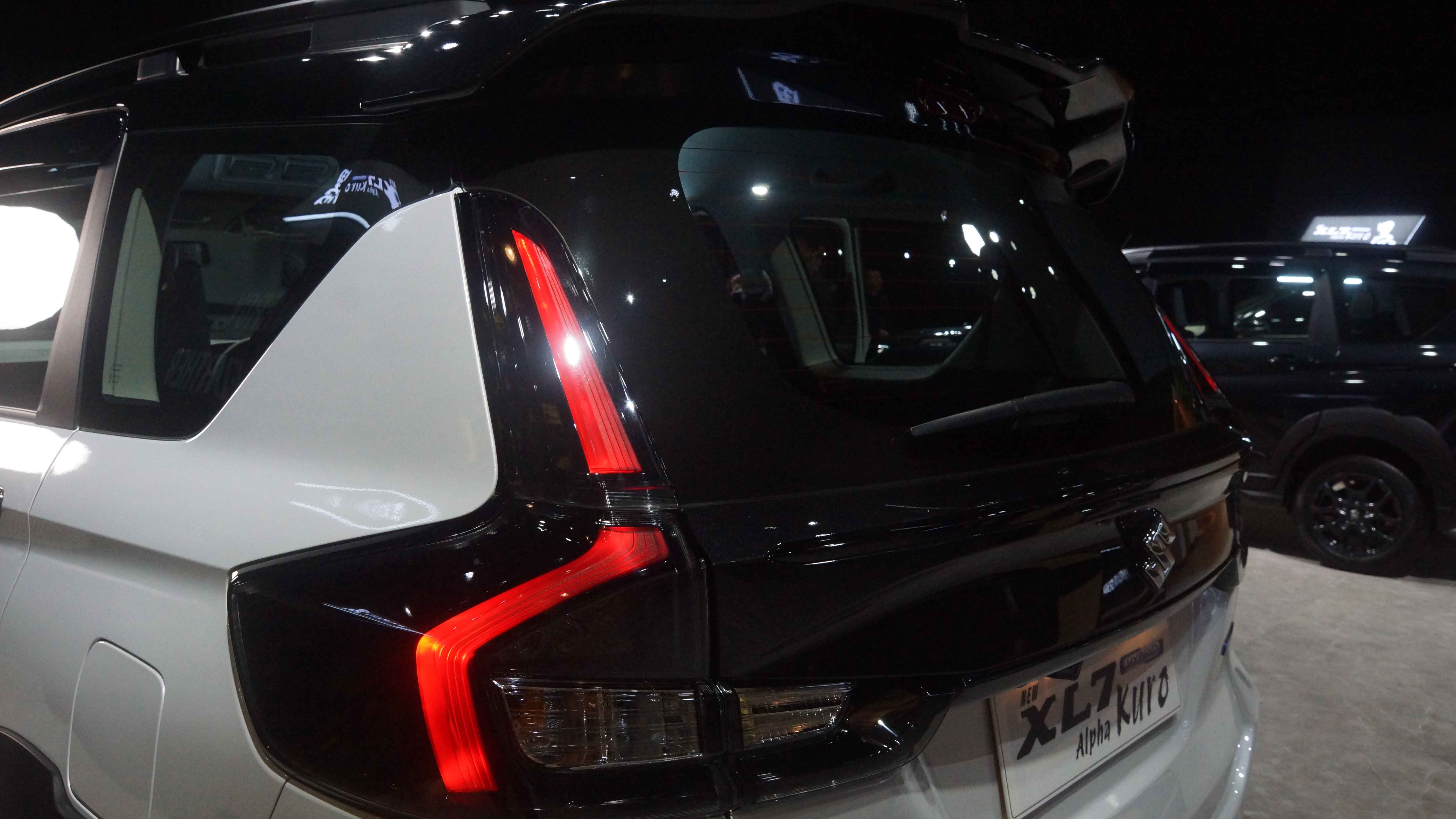 mobil, suzuki, hybrid, XL7 Alpha, Suzuki XL7 Hybrid Versi Alpha Kuro Resmi Meluncur, Ini Tampilannya!