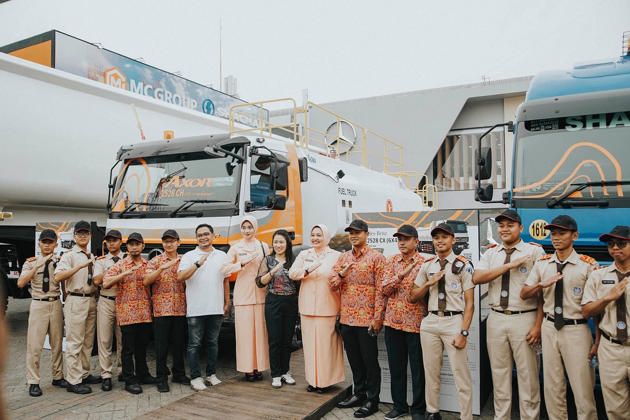daimler, Daimler Commercial Vehicles Indonesia, Mercedes-benz OF 917, Mesin Bus Mercedes-Benz OF 917, SMK 1 Angkasa Jakarta, Top Markotop, DCVI Sumbang Mesin Bus Mercedes-Benz OF 917 ke SMK 1 Angkasa Jakarta