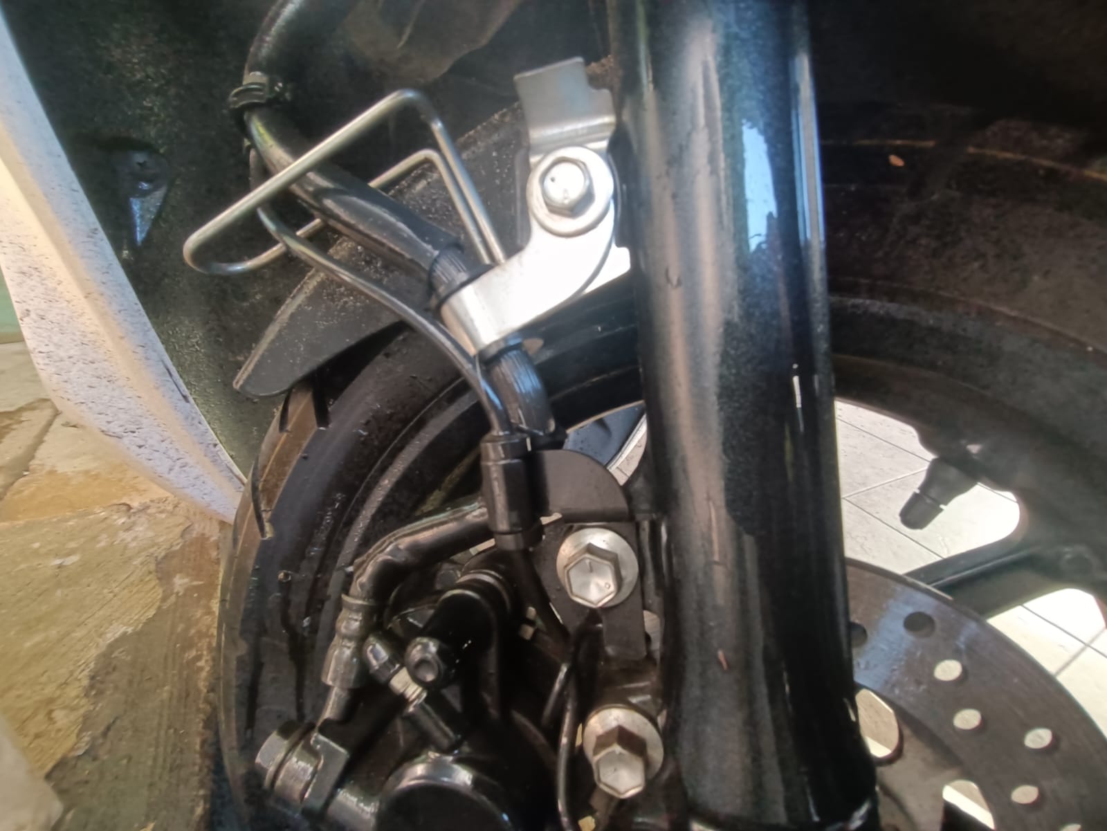 motor bekas, rem motor, slang rem, slang rem motor, ciri slang rem harus ganti, Jangan Tunggu Celaka, Ini Ciri Slang Rem di Motor Bekas Harus Ganti