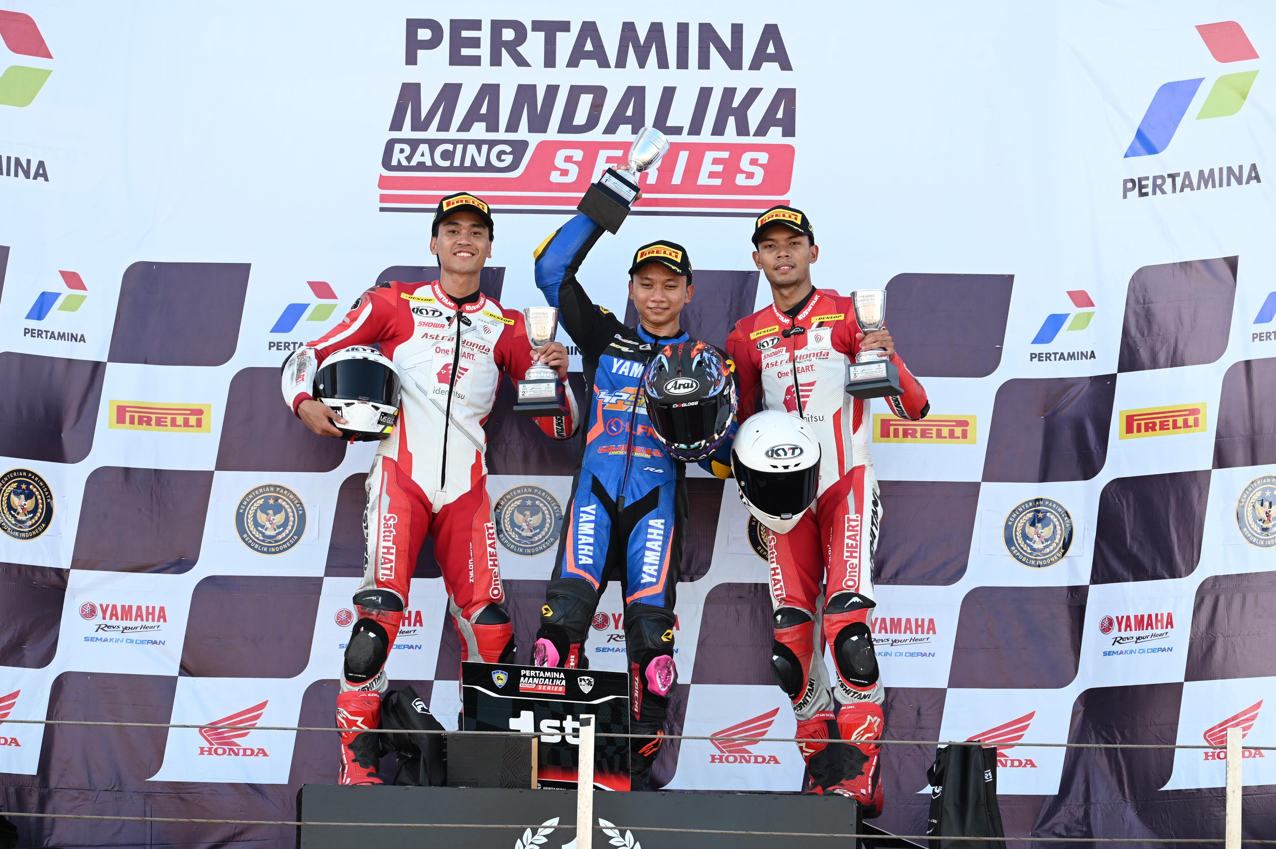 CBR600RR Ngebut Gak Ada Ampun, AHRT Dominasi Seri-4 Mandalika Racing Series 2025