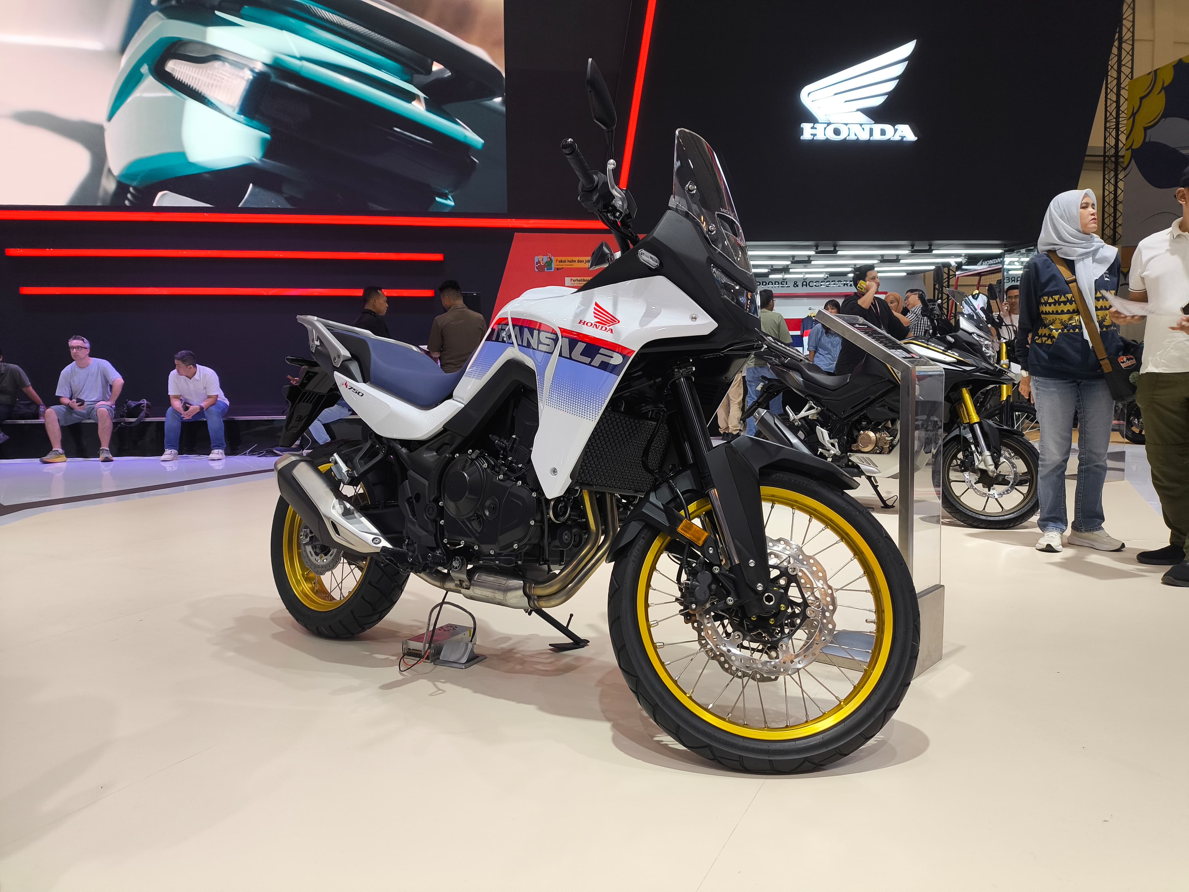 honda, astra honda motor, motor baru, IMOS, IMOS 2025, AHM Bawa Line Up Motor Lengkap di IMOS 2025, New ADV 160 Tampil Perdana