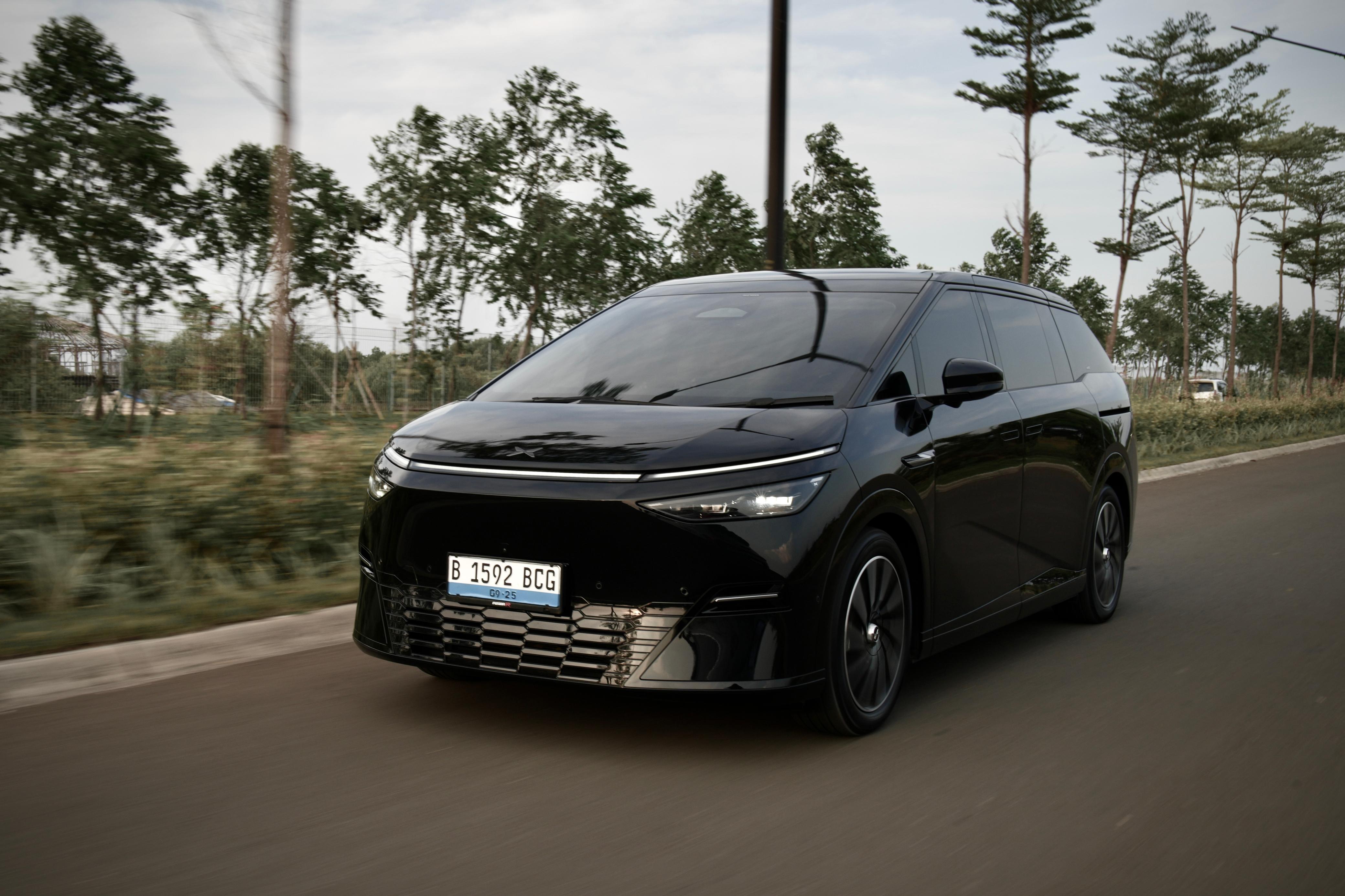 XPeng, Denza D9, denza, Xpeng X9, Duel Performa MPV Mewah Denza D9 Vs XPENG X9, Siapa Yang Unggul?