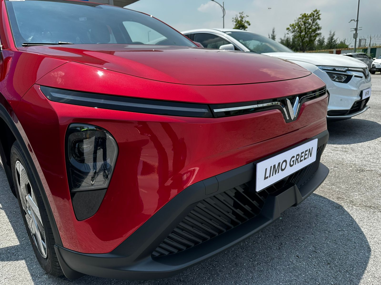 mobil listrik, Toyota Innova Zenix Hybrid, VinFast Indonesia, Vinfast Automobile Indonesia, BYD M6, Aletra L8, VinFast Limo Green, VinFast Limo Green Mobil Listrik 7 Penumpang, BYD M6 dan Innova Zenix Ketar-ketir