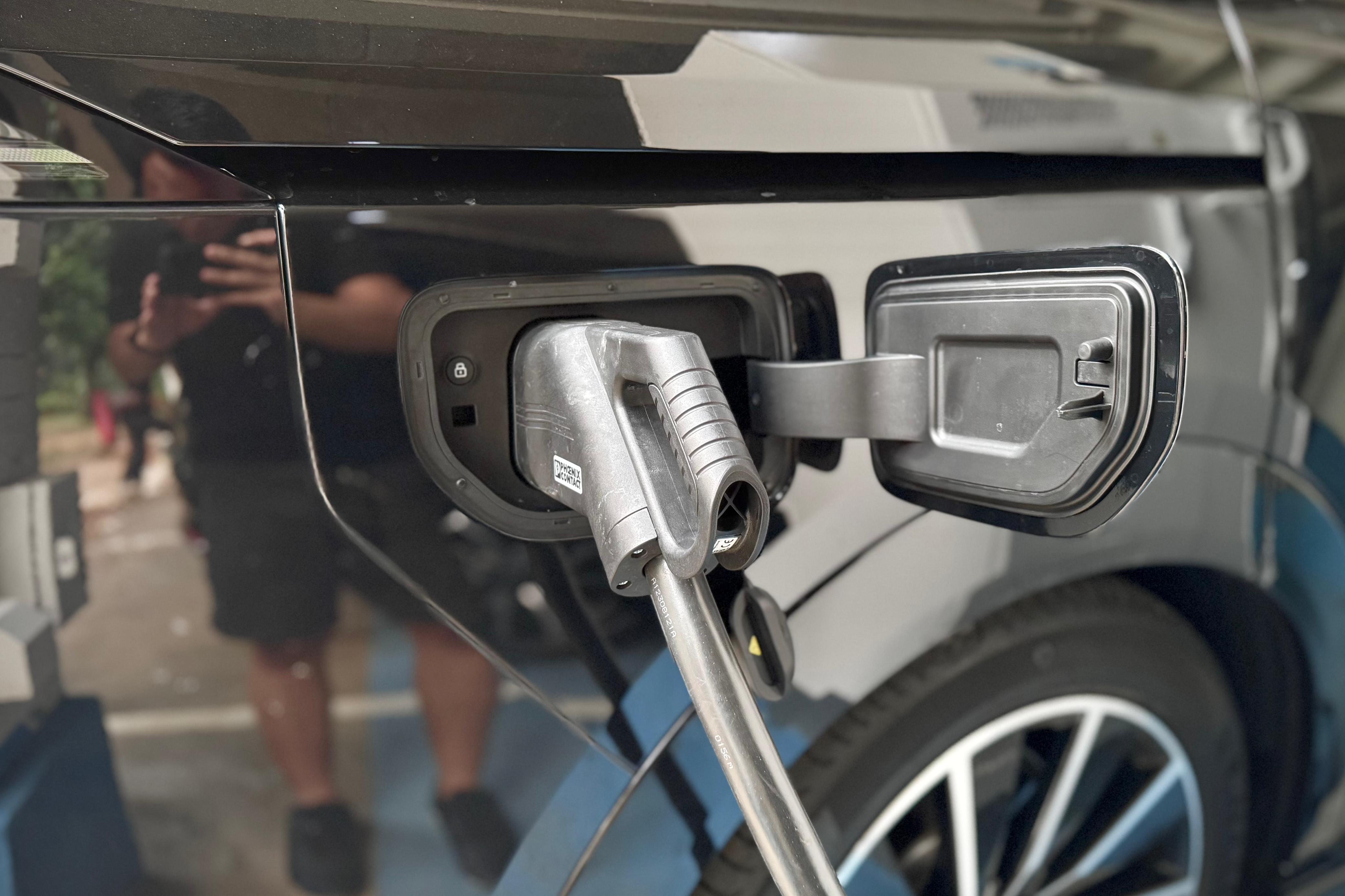 Ini Risiko Jika Terlalu Sering Ngecas Mobil Listrik Hingga 100 Persen