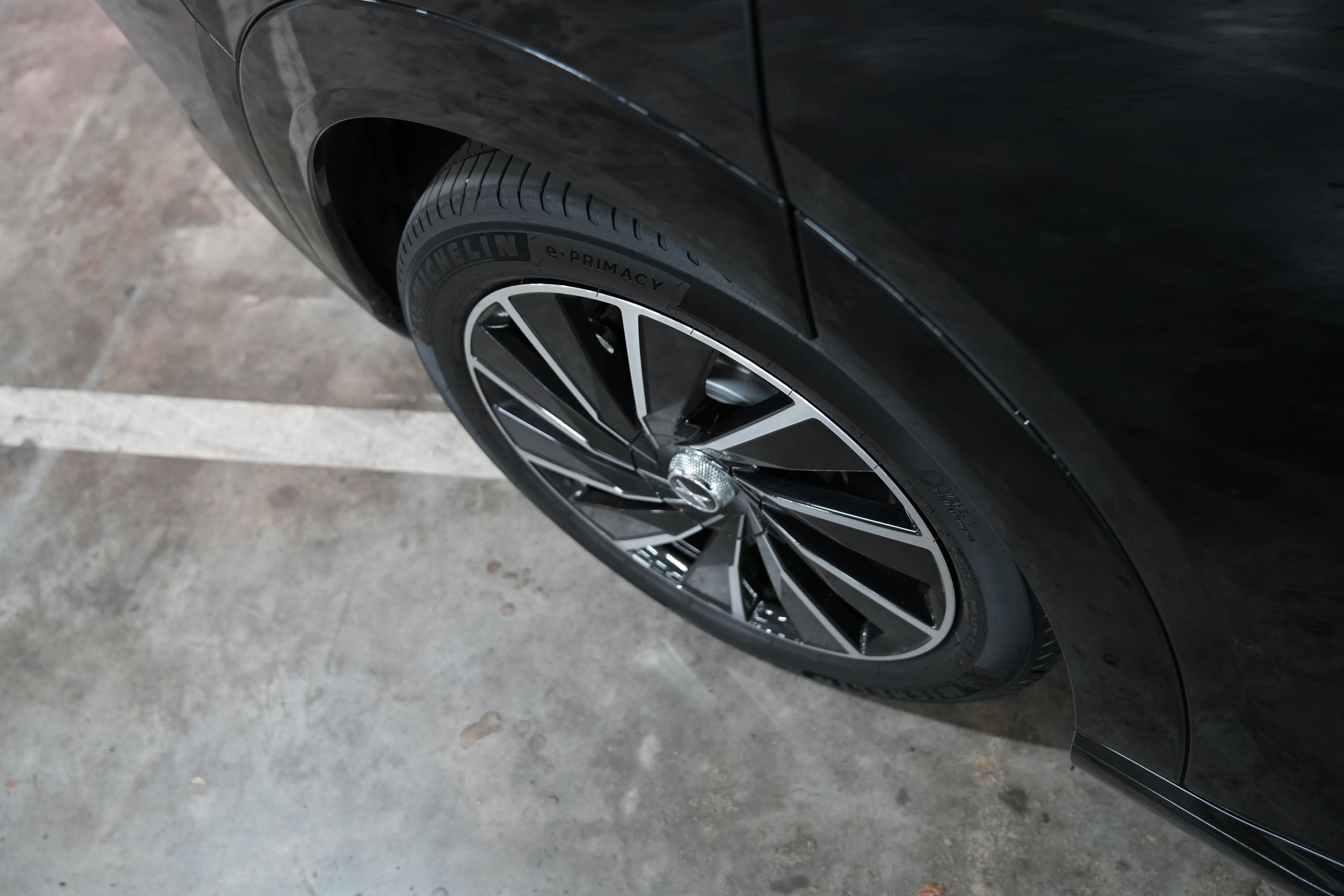 lincah, radius putar, XPeng, Xpeng X9, Panjang 5 Meter Lebih, XPENG X9 Kok Tetap Lincah Diajak Meliuk?