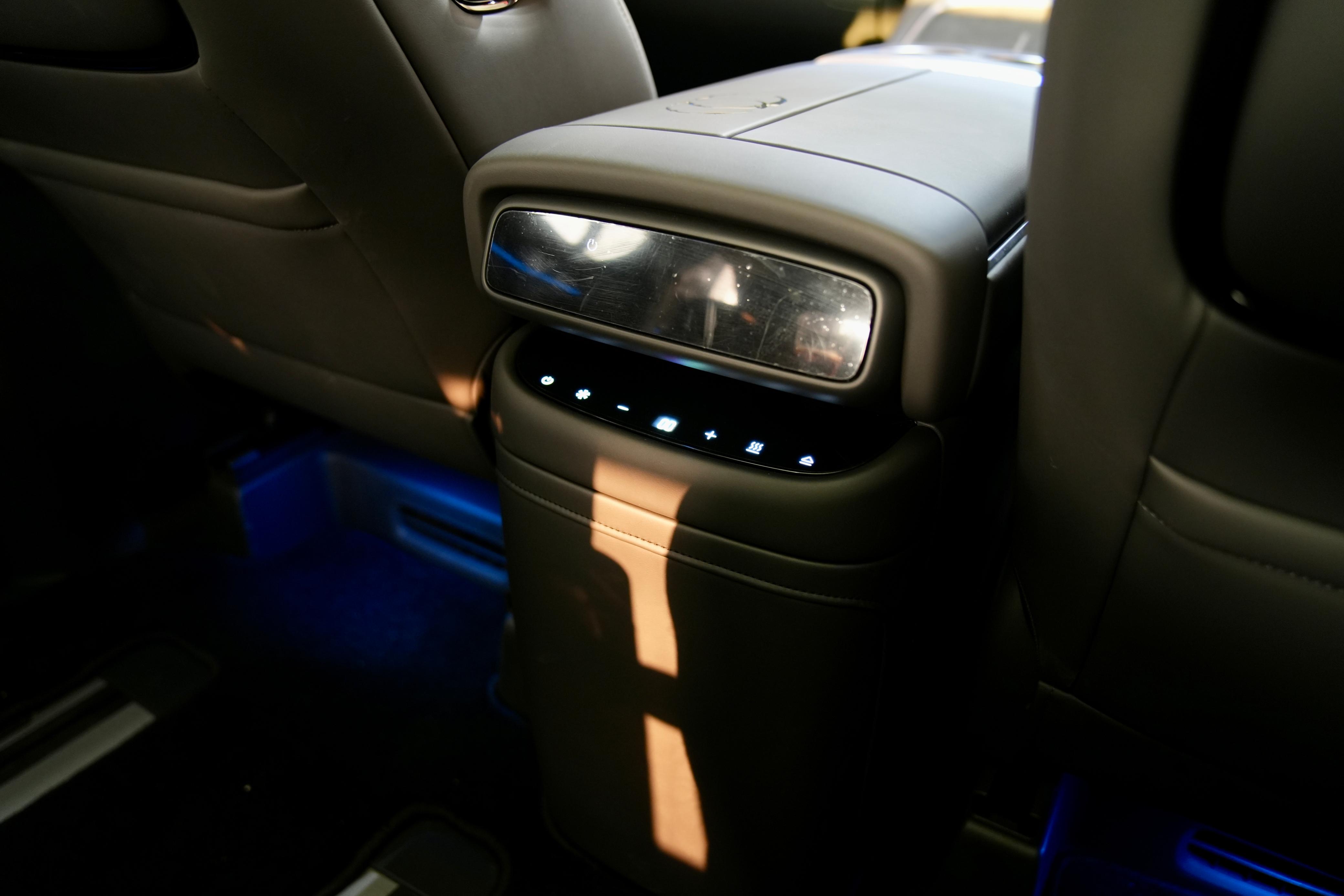 fitur, kenyamanan, XPeng, Xpeng X9, XPENG X9 Nyaman Dipakai Jalan Jauh, Bisa Bawa Minuman Sampai Beku