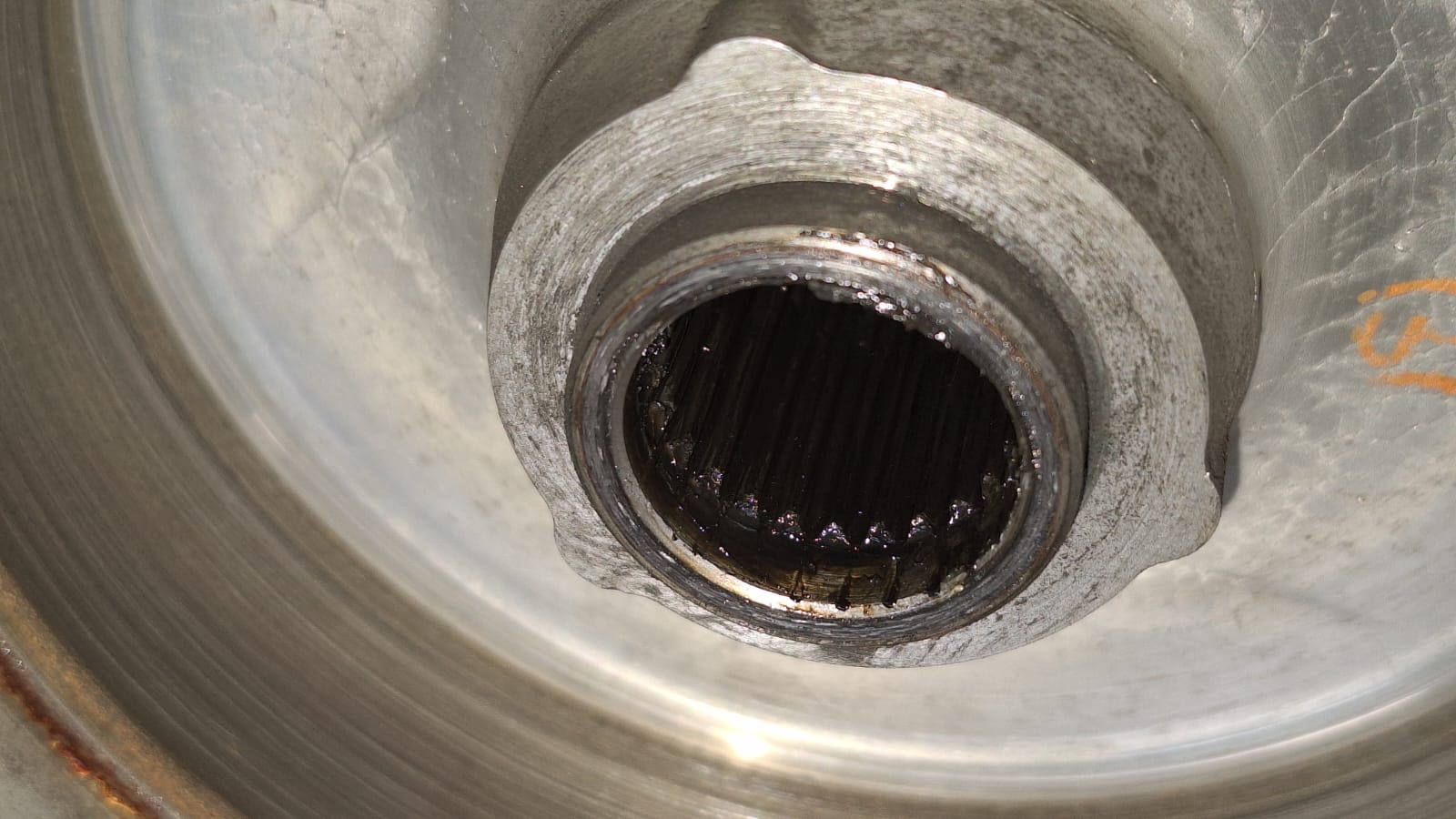 ban motor, motor matic, ban belakang, rumah ban motor, Trik Simpel Agar Pelek Belakang Motor Matic Tidak Macet Saat Dilepas