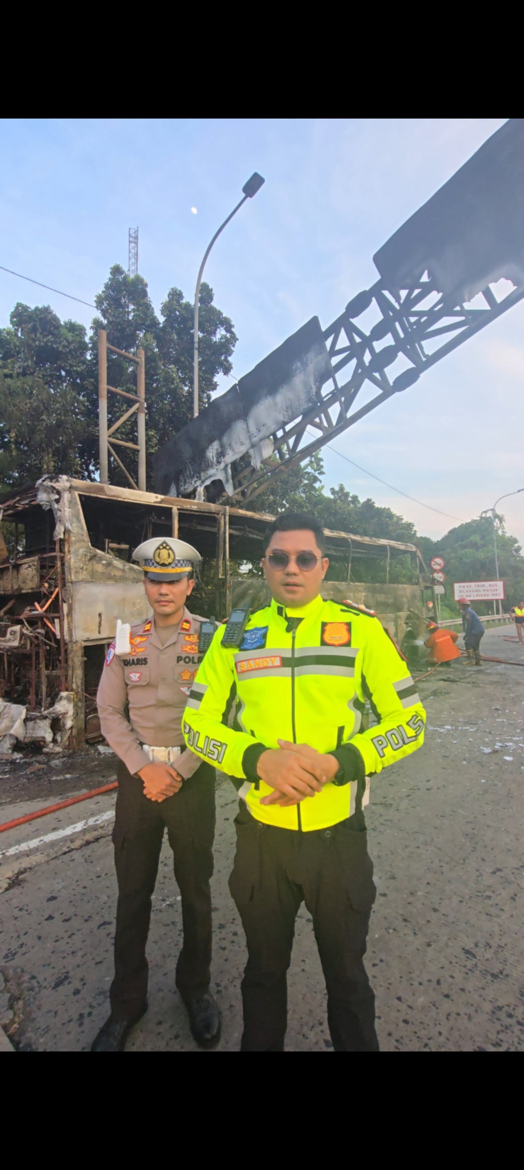 kebakaran, bus damri, damri, tol MBZ, Bus Damri Terbakar di Tol Cikampek, Dugaan Awal Korsleting Kabel