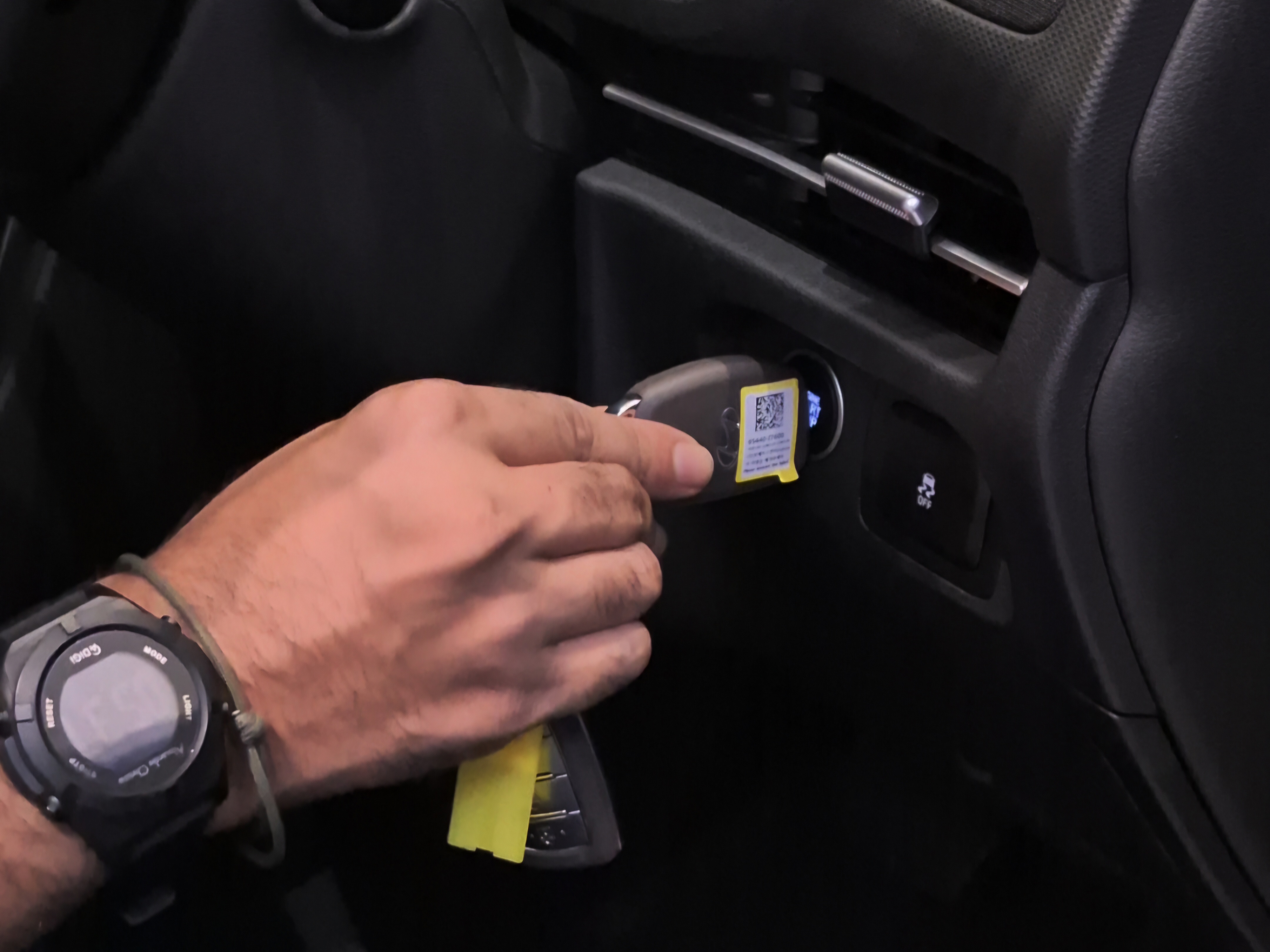 Cara Buka Pintu Mobil Secara Manual Jika Remote Keyless Habis Baterai