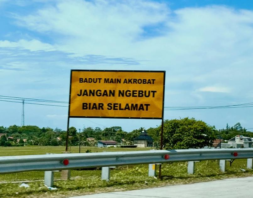 sri mulyani, menteri keuangan, tol trans jawa, rambu jalan tol, Rambu-rambu Lucu, Eks Menkeu Sri Mulyani Ngakak Lihat Rambu di Tol Trans Jawa, Kata-katanya Menggelitik