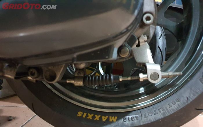 vespa, tuas rem, vespa matic, scooter layur, Ini Biang Keladi Penyebab Tuas Rem Kiri Vespa Matic Menjadi Keras