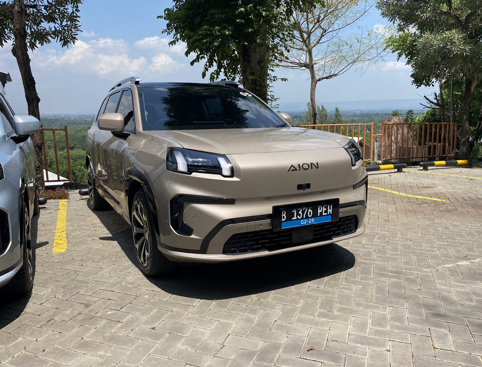 berita, Berita Otomotif, news, Aion V, Media Drive Aion V, Test Drive Aion V; SUV Listrik dengan Kabin Lega, Performa Mumpuni, dan Ada Kulkasnya!