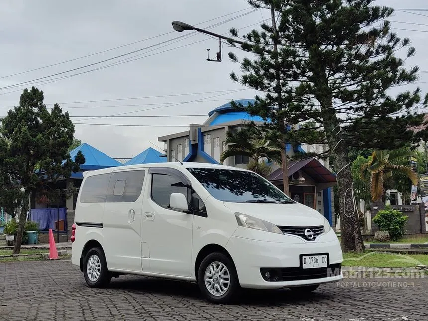 berita, Berita Otomotif, news, mobil keluarga bekas dibawah Rp100 juta, 5 Rekomendasi Mobil Keluarga Bekas di Bawah Rp100 Juta, Dapat Alphard Sampai Kijang Innova