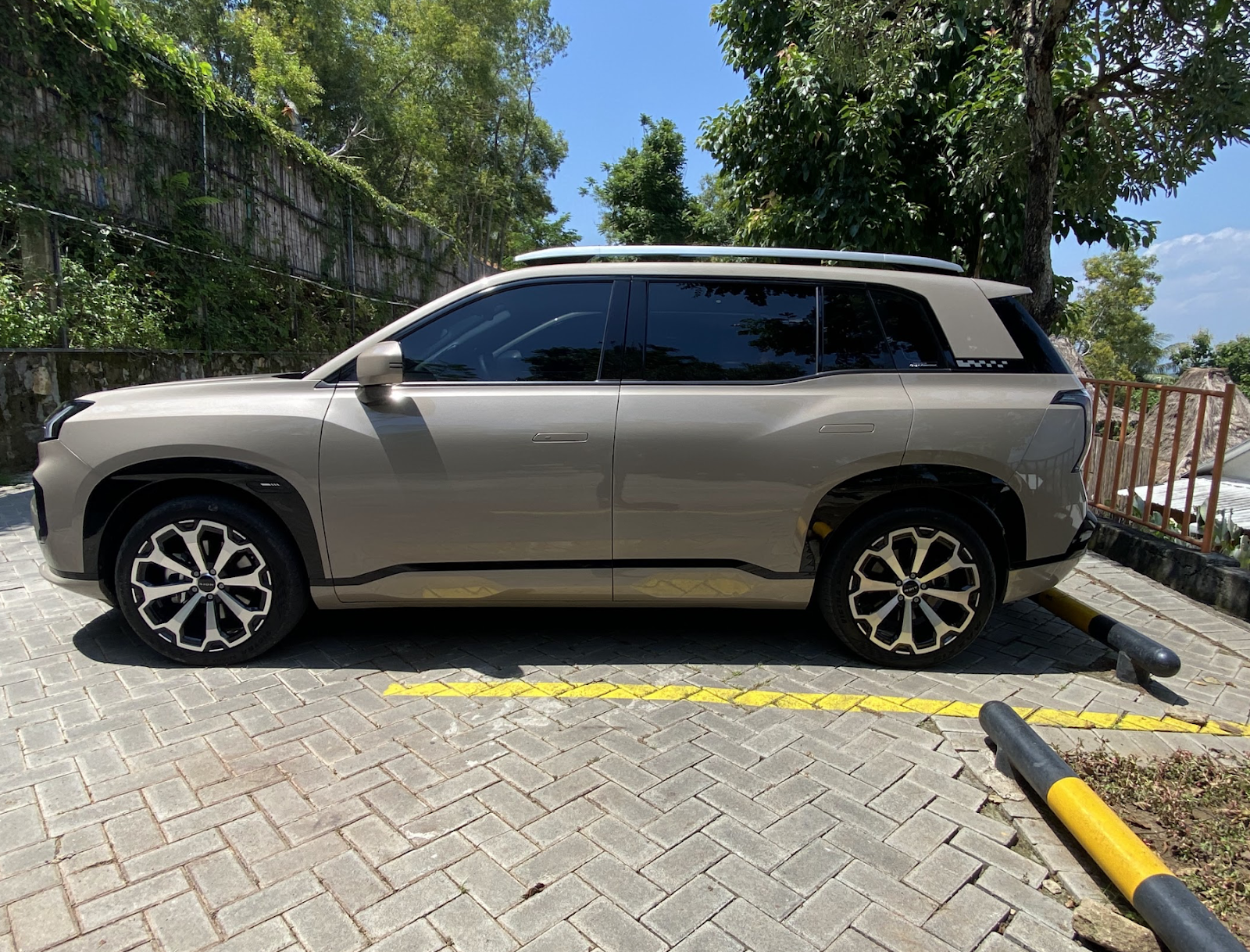 berita, Berita Otomotif, news, Aion V, Media Drive Aion V, Test Drive Aion V; SUV Listrik dengan Kabin Lega, Performa Mumpuni, dan Ada Kulkasnya!